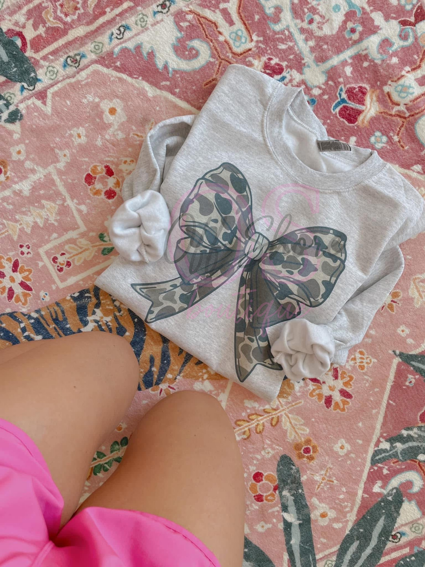 Camo Bow Pull Over