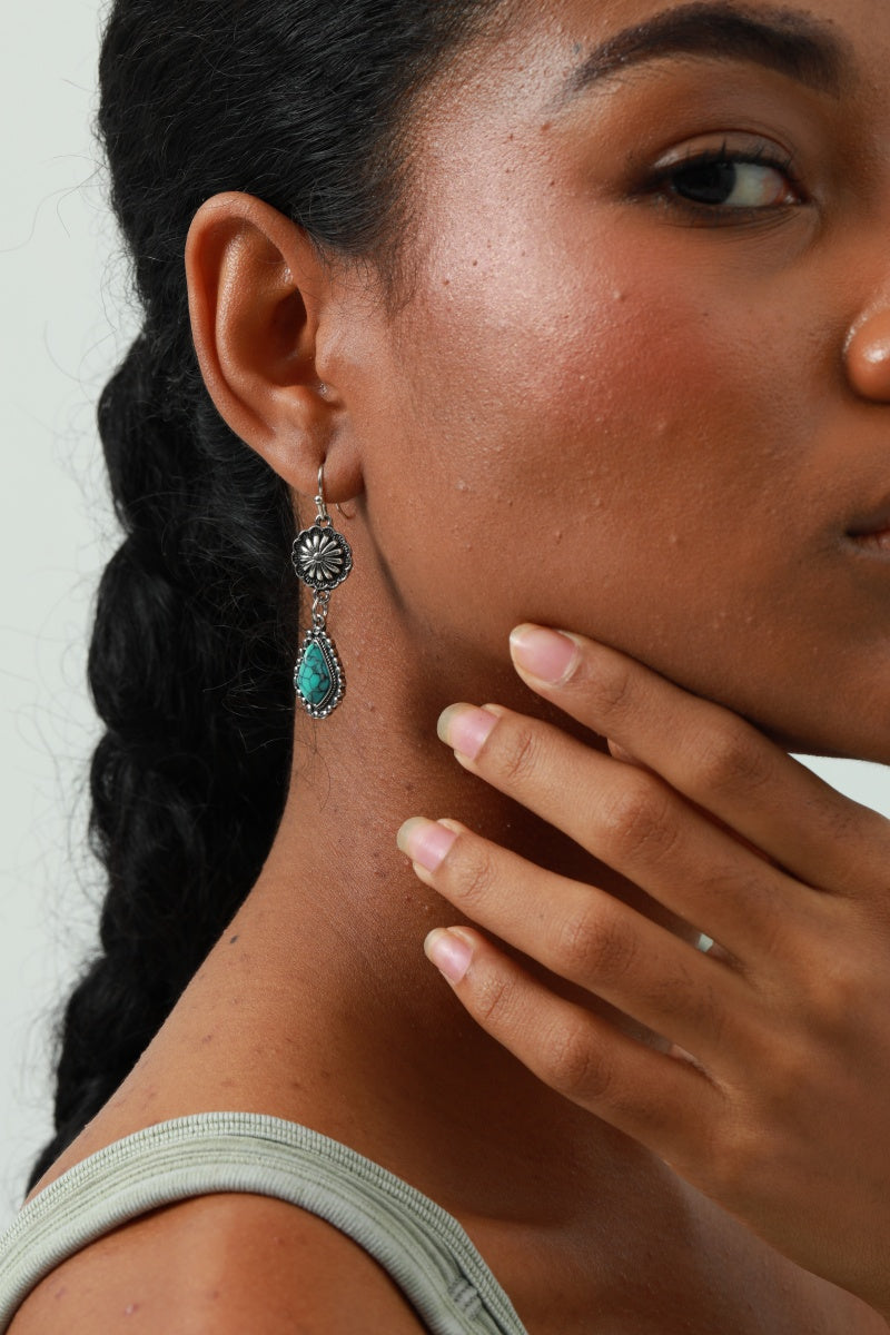 Vintage Floral Earrings – Boho Turquoise Accent 🌸💎