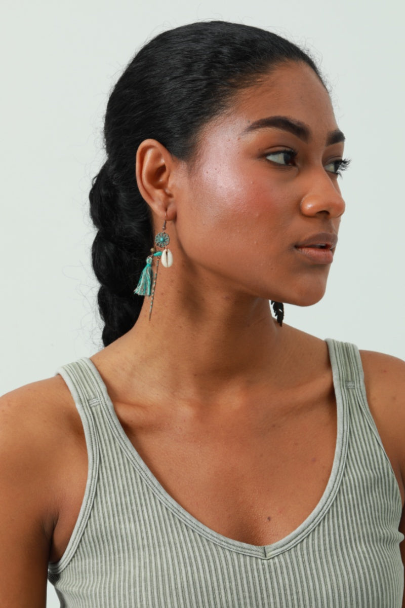 Bohemian Fringe Earrings – Feather Motif & Dancing Tassels 🌿✨