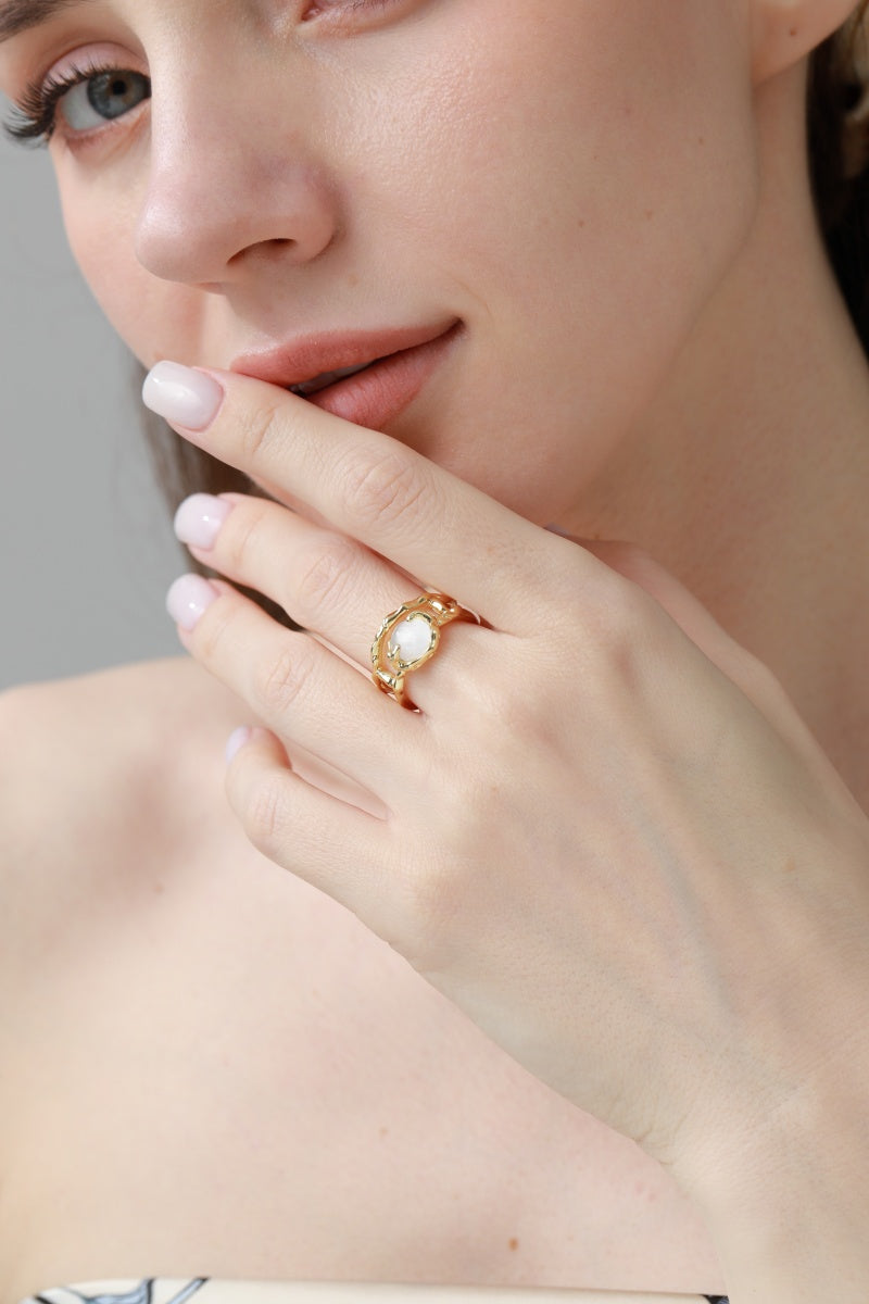 Moonstone & Zirconia Nugget Ring – French Minimalist Jewelry 🌙💎